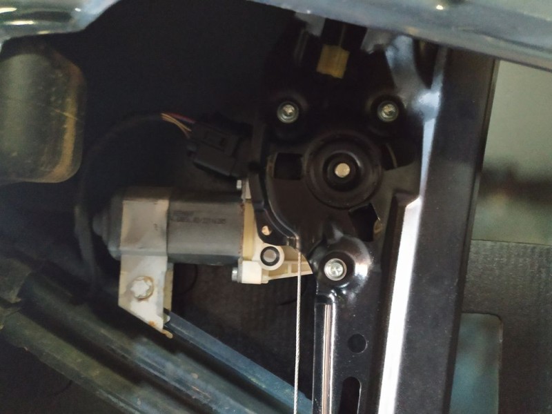 Recambio de elevalunas trasero derecho para bmw serie 5 berlina (e60) 530i referencia OEM IAM   ELECTRICO 6 PINS