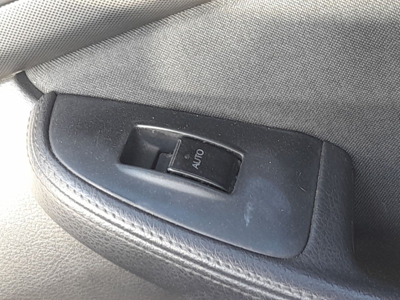 Recambio de mando elevalunas delantero derecho para toyota avensis (_t25_) 2.2 d-4d (adt251_) referencia OEM IAM 8481005050  