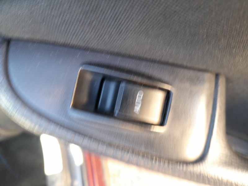 Recambio de mando elevalunas trasero derecho para toyota avensis (_t25_) 2.2 d-4d (adt251_) referencia OEM IAM 8481005050  