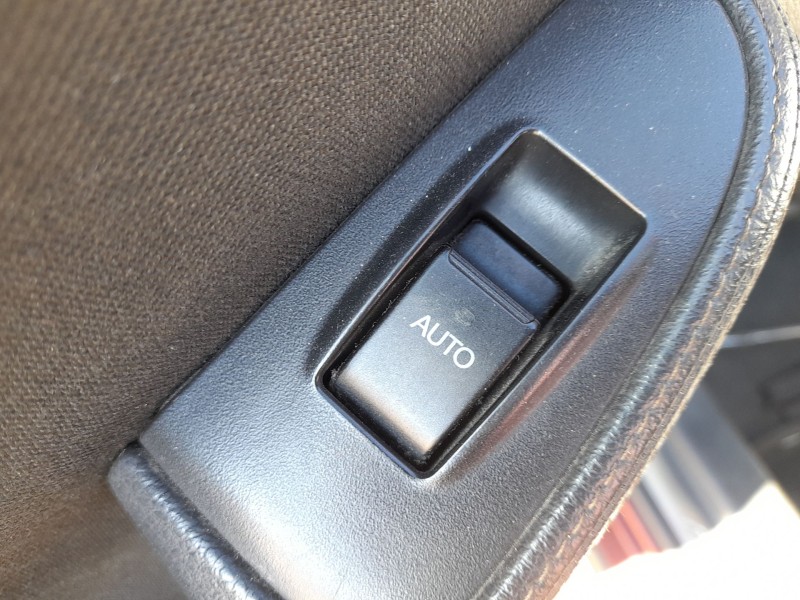 Recambio de mando elevalunas trasero izquierdo para toyota avensis (_t25_) 2.2 d-4d (adt251_) referencia OEM IAM 8481005050  