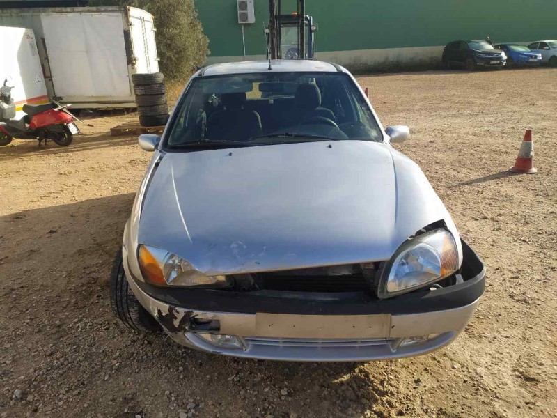 ford fiesta berlina (dx) del año 2001