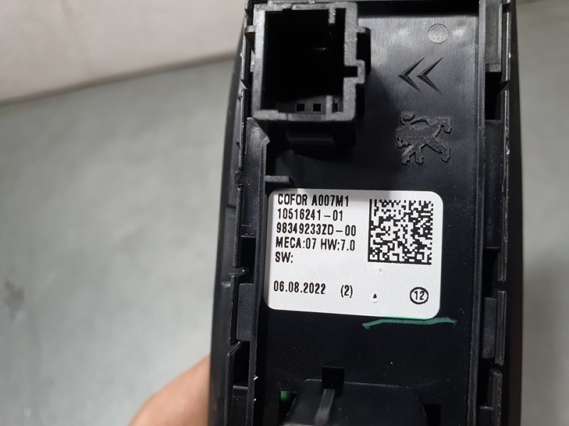 Recambio de mando elevalunas delantero izquierdo para peugeot 308 active pack bluehdi 130 s&s referencia OEM IAM 98349233ZD 1051