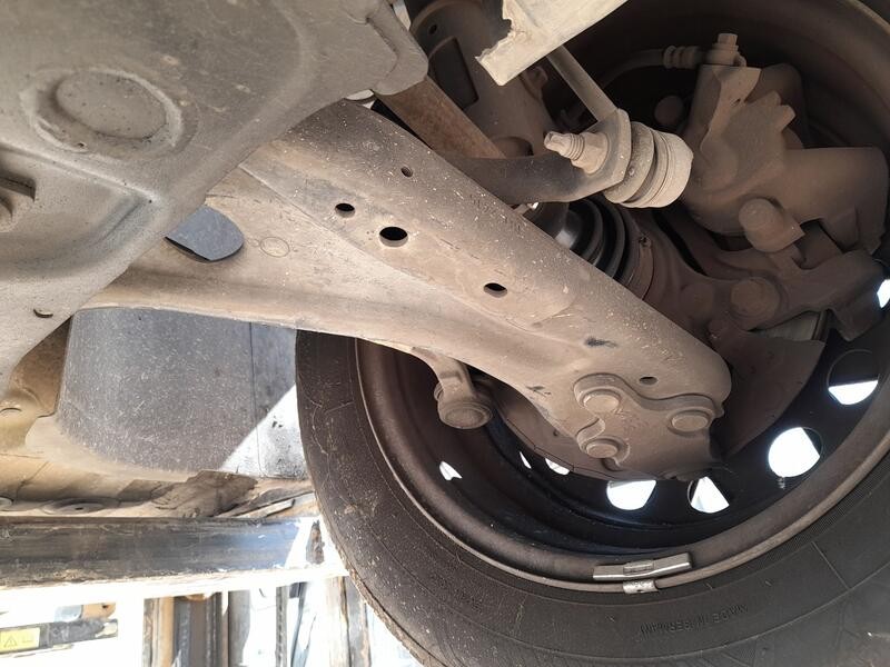 Recambio de brazo suspension inferior delantero izquierdo para citroën c4 picasso ii 1.6 bluehdi 120 referencia OEM IAM 16827296