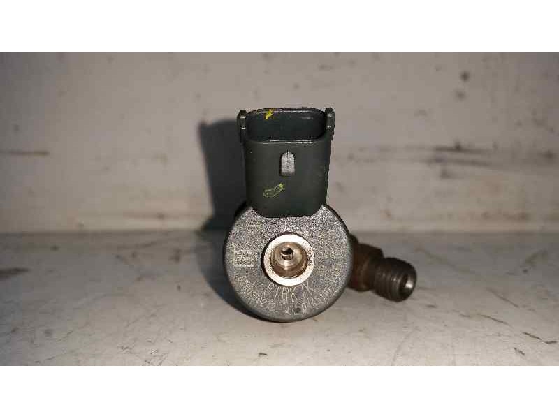 Recambio de inyector para renault megane ii berlina 5p 1.9 dci diesel referencia OEM IAM 0445110110B  BOSCH
