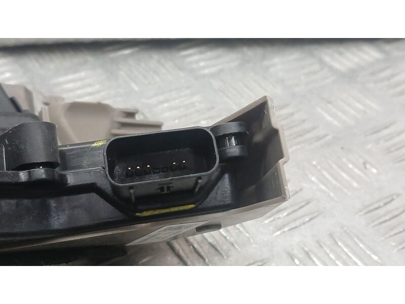 Recambio de cerradura puerta delantera derecha para kia xceed drive referencia OEM IAM 81320J7000  