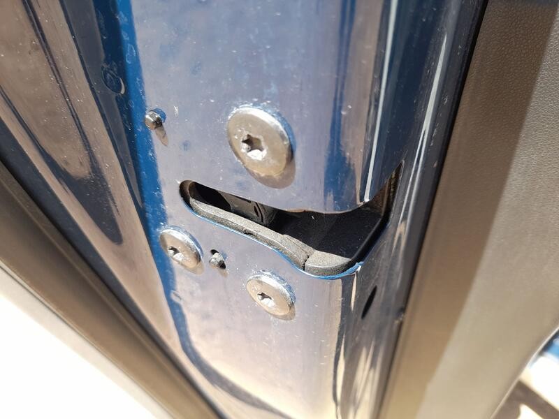 Recambio de cerradura puerta trasera izquierda para citroën c4 picasso ii 1.6 bluehdi 120 referencia OEM IAM 9826136980 MONTADA 