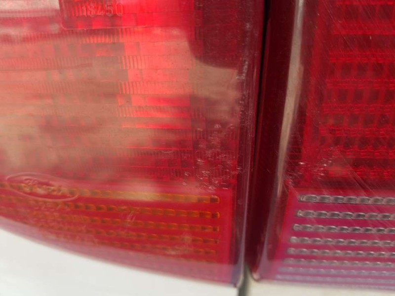 Recambio de piloto trasero derecho para ford escort berl./turnier ghia berlina referencia OEM IAM 93AG15K258  INTERIOR TOCADO