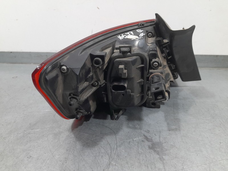 Recambio de piloto trasero derecho exterior para audi a3 sportback (8va, 8vf) 1.6 tdi referencia OEM IAM 8V4945070 AU373PA HELLA