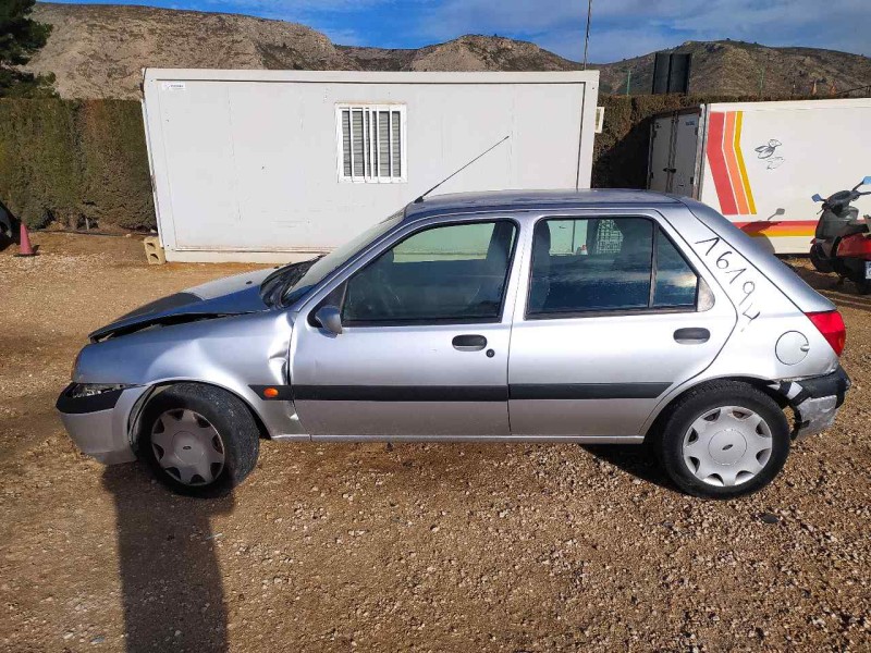 ford fiesta berlina (dx) del año 2001
