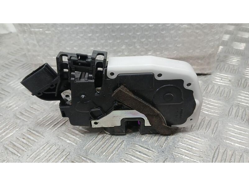 Recambio de cerradura puerta delantera derecha para nissan cube (z12) basis referencia OEM IAM 805001FG0A  EG010J