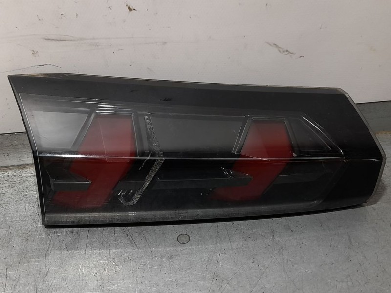 Recambio de piloto trasero izquierdo para peugeot 2008 (p1) gt line referencia OEM IAM 9825957580  LED/INTERIOR