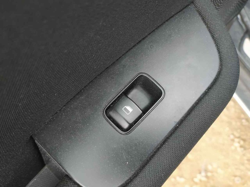 Recambio de mando elevalunas trasero izquierdo para kia xceed drive referencia OEM IAM 93581J7100  