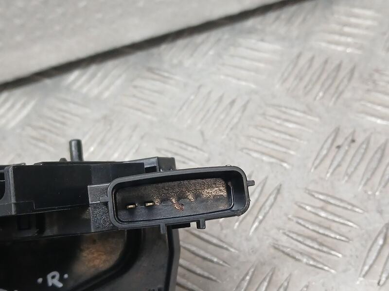 Recambio de cerradura puerta trasera derecha para nissan cube (z12) basis referencia OEM IAM 825001FA0B  EG450JNORSF