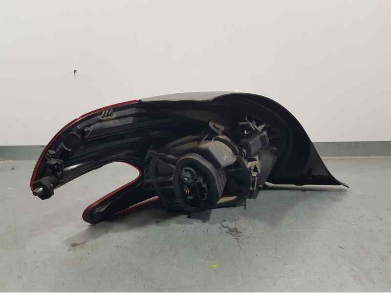 Recambio de piloto trasero derecho para peugeot 208 edition referencia OEM IAM 9825601180  LED