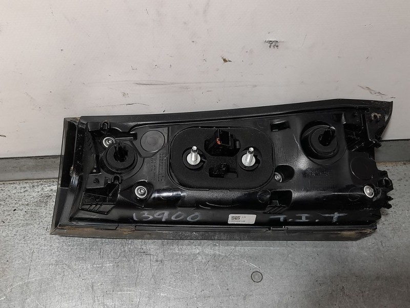 Recambio de piloto trasero izquierdo para peugeot 2008 (p1) gt line referencia OEM IAM 9825957580  LED/INTERIOR