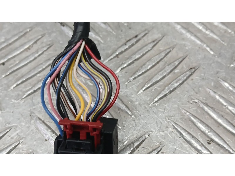 Recambio de retrovisor derecho para audi a3 sportback (8va, 8vf) 1.6 tdi referencia OEM IAM 8V1857410N ELECTRICO 15 CABLES 