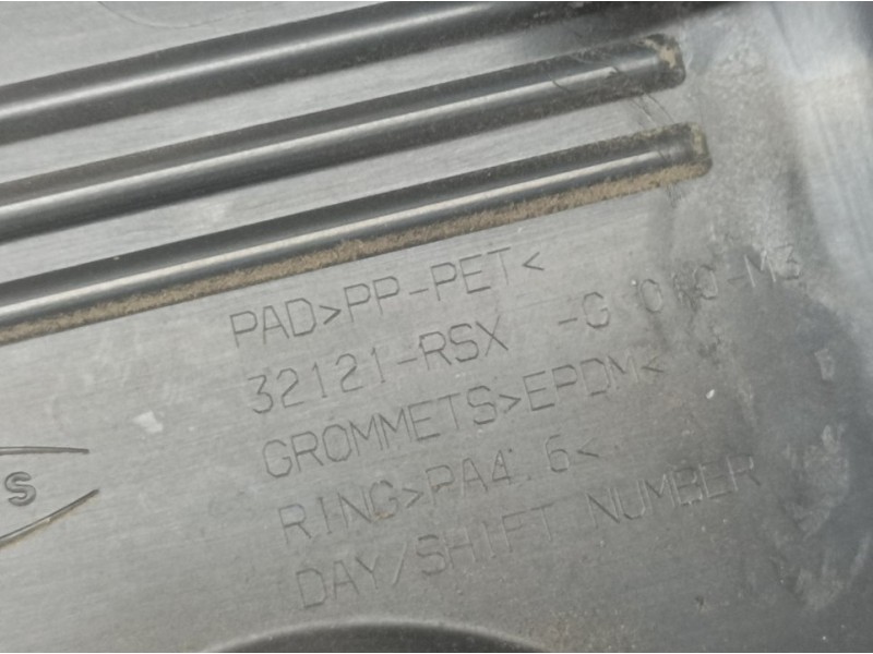 Recambio de tapa motor para honda cr-v comfort 4x2 referencia OEM IAM 32121RSX  ROZADO