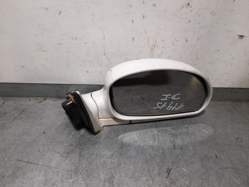 Recambio de retrovisor derecho para hyundai lantra berlina (rd) 1.6 gls referencia OEM IAM SIN REF  ELECTRICO 3 PINES