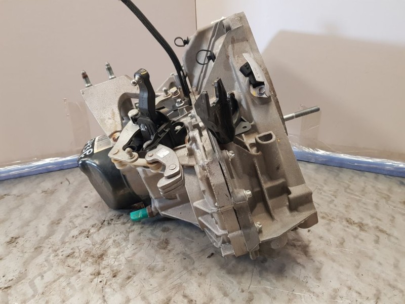 Recambio de caja cambios para dacia sandero stepway referencia OEM IAM JH3399 246353 5VELOCIDADES