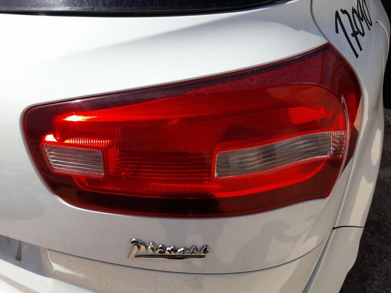 Recambio de piloto trasero derecho para citroën c4 picasso ii 1.6 bluehdi 120 referencia OEM IAM 9676120680  