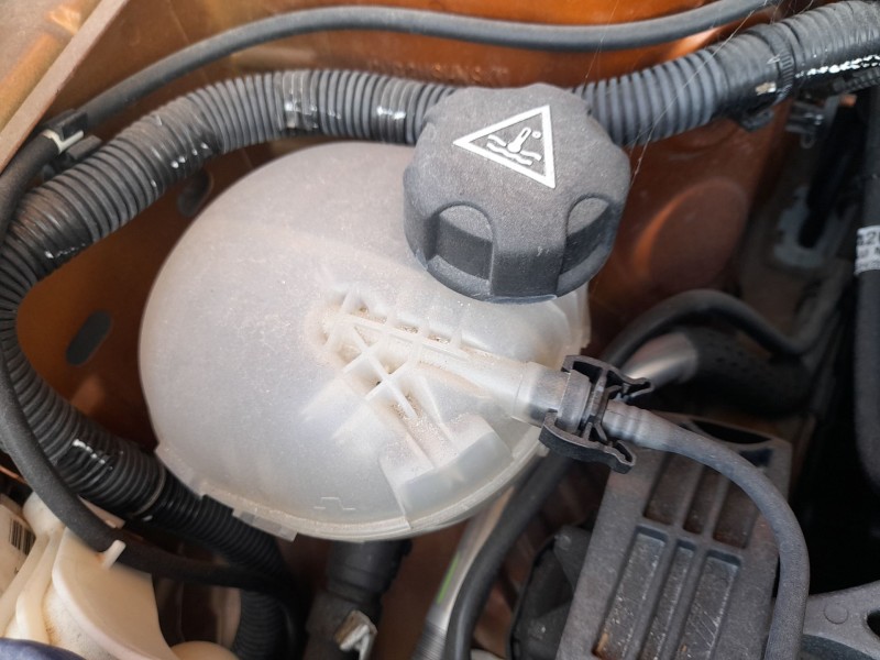 Recambio de deposito expansion para peugeot 2008 ii (ud_, us_, uy_, uj_, ur_, uc_) 1.2 puretech 130 referencia OEM IAM 982419868