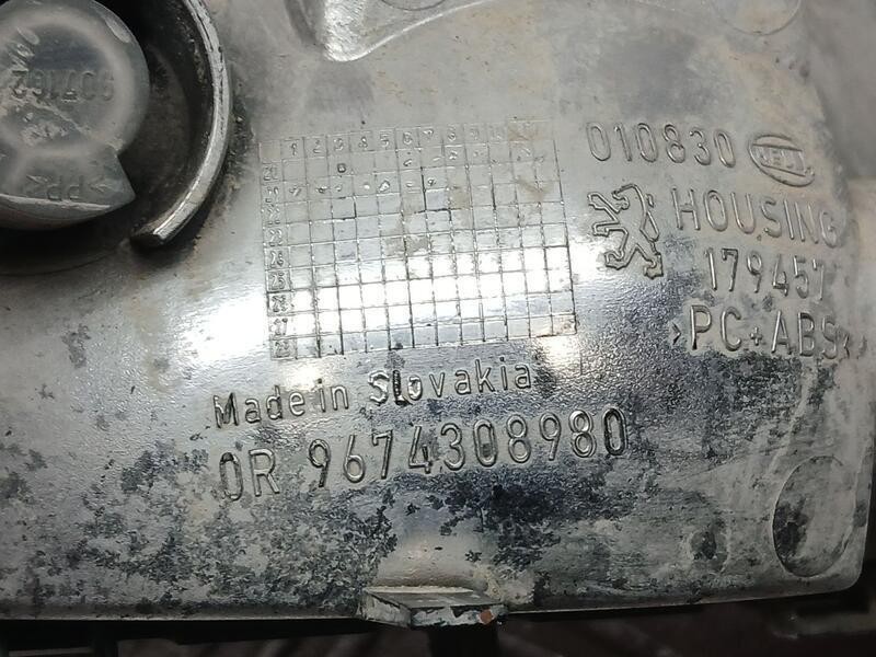 Recambio de piloto trasero central para peugeot 208 (p2) active pack referencia OEM IAM 9674308980  