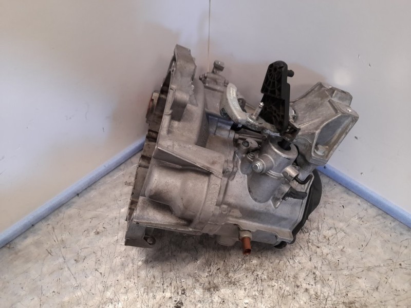 Recambio de caja cambios para volkswagen polo advance referencia OEM IAM SJD 170818 5VELOCIDADES