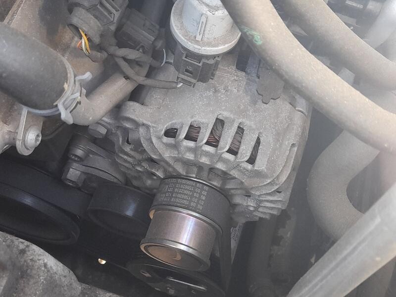 Recambio de alternador para volkswagen tiguan (ad1, ax1) 1.4 tsi referencia OEM IAM 04E903015P  