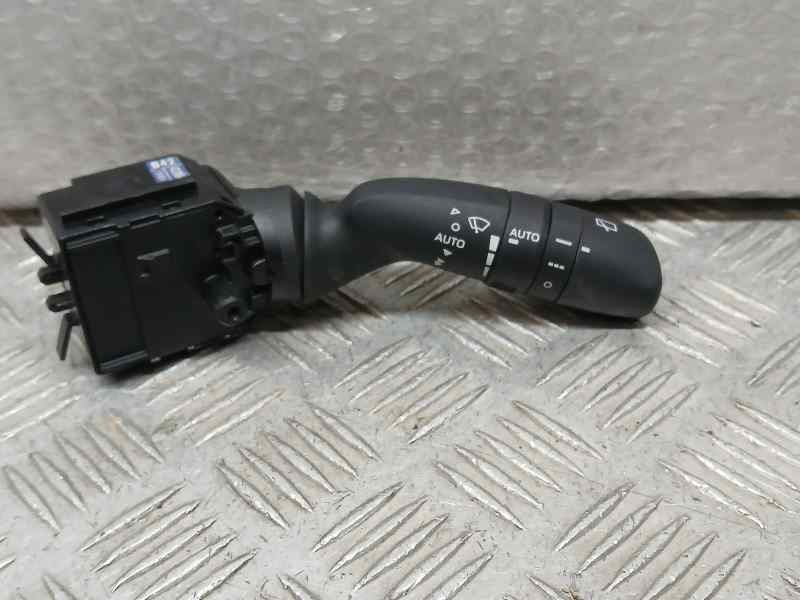 Recambio de mando limpia para toyota rav4 hybrid 4x4 advance referencia OEM IAM 4220017L021  