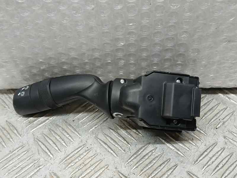 Recambio de mando limpia para toyota rav4 hybrid 4x4 advance referencia OEM IAM 4220017L021  