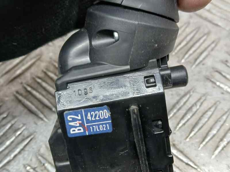 Recambio de mando limpia para toyota rav4 hybrid 4x4 advance referencia OEM IAM 4220017L021  