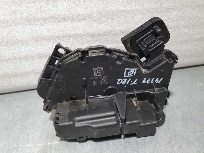 Recambio de cerradura puerta trasera izquierda para volkswagen polo advance referencia OEM IAM 5TA839015E  7 PINES