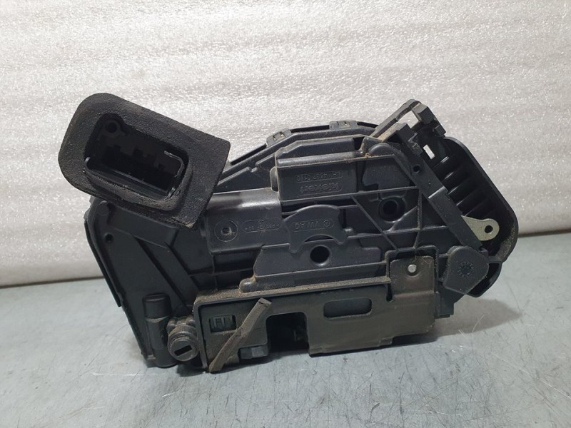 Recambio de cerradura puerta trasera izquierda para volkswagen polo advance referencia OEM IAM 5TA839015E  7 PINES