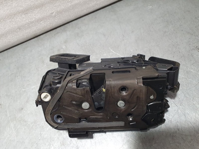 Recambio de cerradura puerta trasera izquierda para volkswagen polo advance referencia OEM IAM 5TA839015E  7 PINES