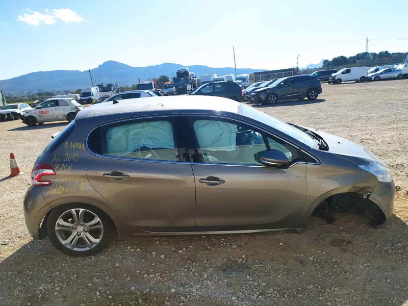 peugeot 208 del año 2012