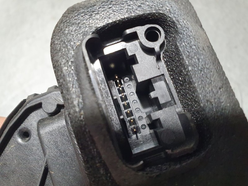 Recambio de cerradura puerta trasera izquierda para volkswagen polo advance referencia OEM IAM 5TA839015E  7 PINES