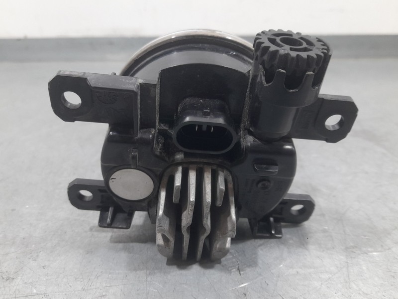 Recambio de faro antiniebla derecho para peugeot 2008 ii (ud_, us_, uy_, uj_, ur_, uc_) 1.2 puretech 130 referencia OEM IAM 9826