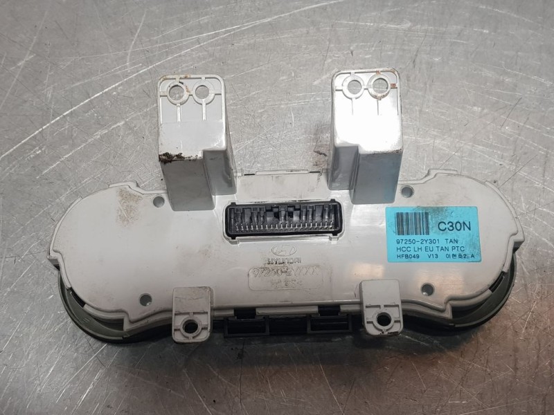 Recambio de mando climatizador para hyundai ix35 comfort 2wd referencia OEM IAM 972502Y301  