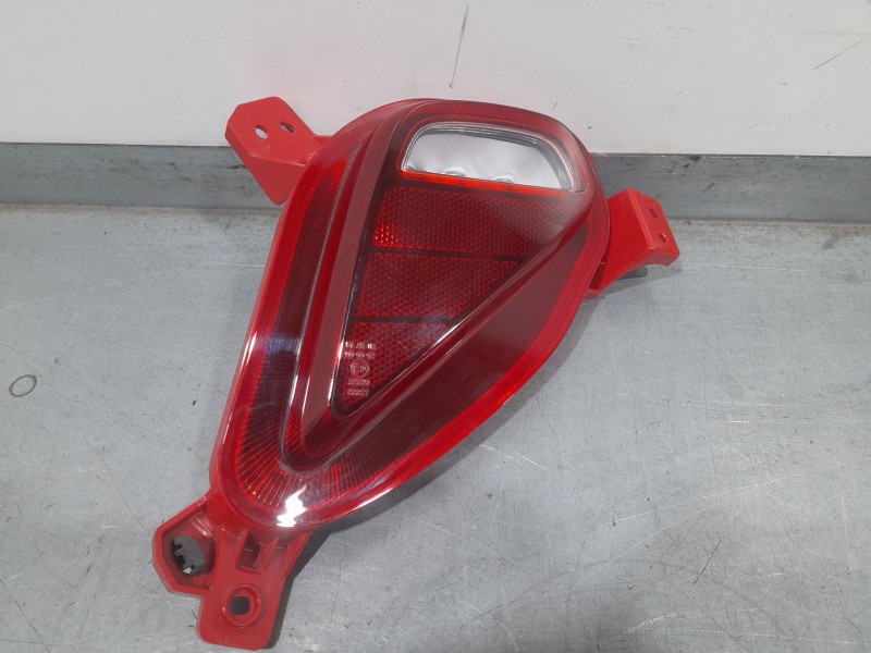 Recambio de piloto trasero izquierdo paragolpes para kia xceed drive referencia OEM IAM 92405J7300  