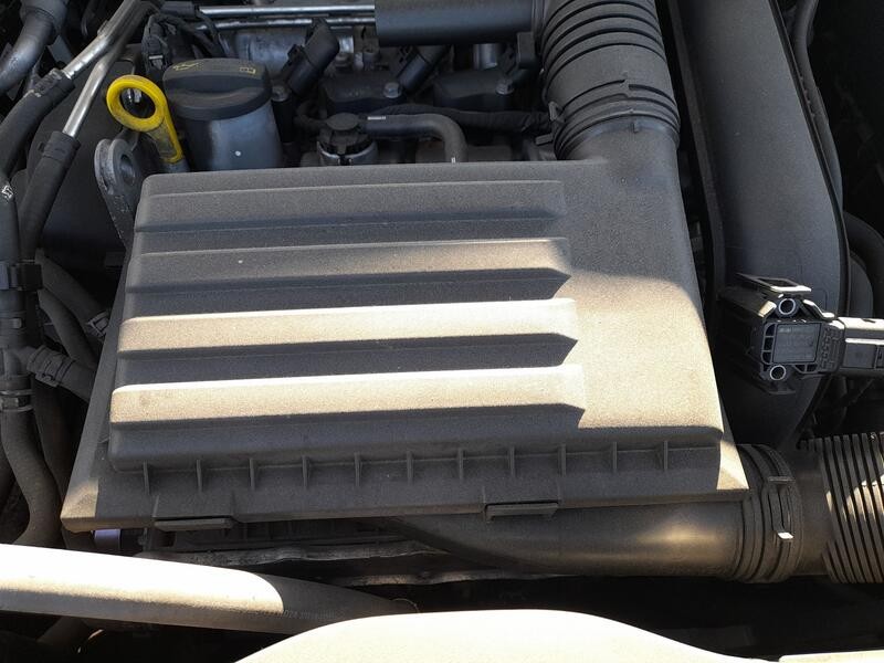 Recambio de carcasa filtro aire para volkswagen tiguan (ad1, ax1) 1.4 tsi referencia OEM IAM 04E129611AK  
