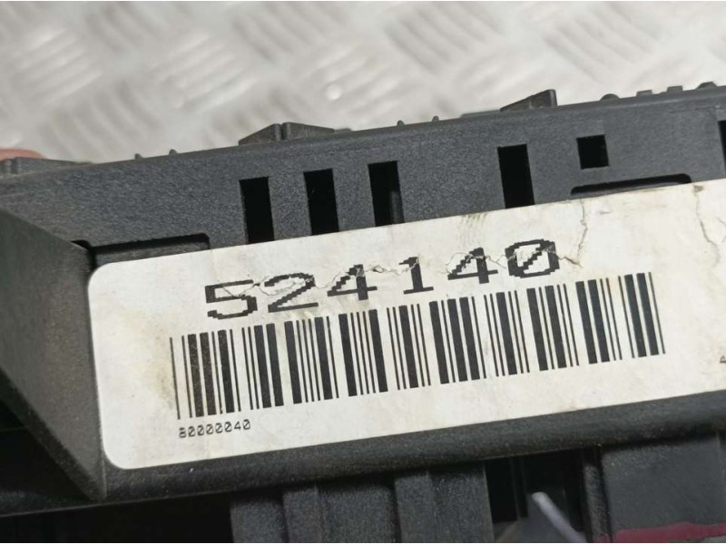Recambio de caja reles / fusibles para mercedes-benz clase m (w163) 270 cdi (163.113) referencia OEM IAM 524140 B0000040 
