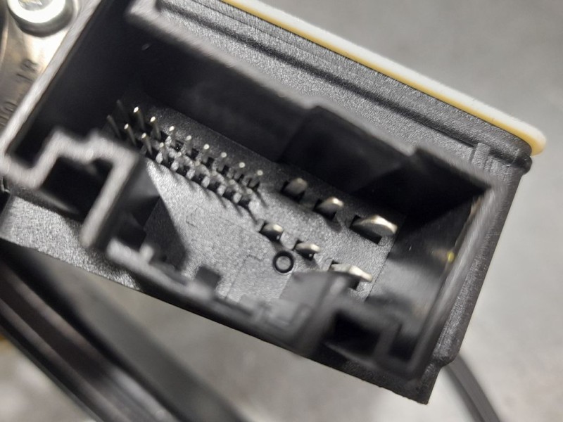 Recambio de elevalunas delantero derecho para volkswagen polo advance referencia OEM IAM 2G4837462B  ELECTRICO 24 PINES