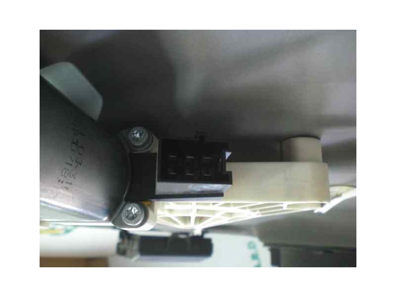 Recambio de elevalunas delantero derecho para mercedes-benz clase b (w245) 180 cdi (245.207) referencia OEM IAM A1697203079  