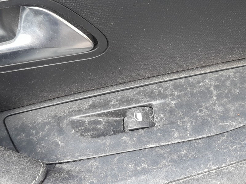 Recambio de mando elevalunas delantero derecho para peugeot 2008 ii (ud_, us_, uy_, uj_, ur_, uc_) 1.2 puretech 130 referencia O