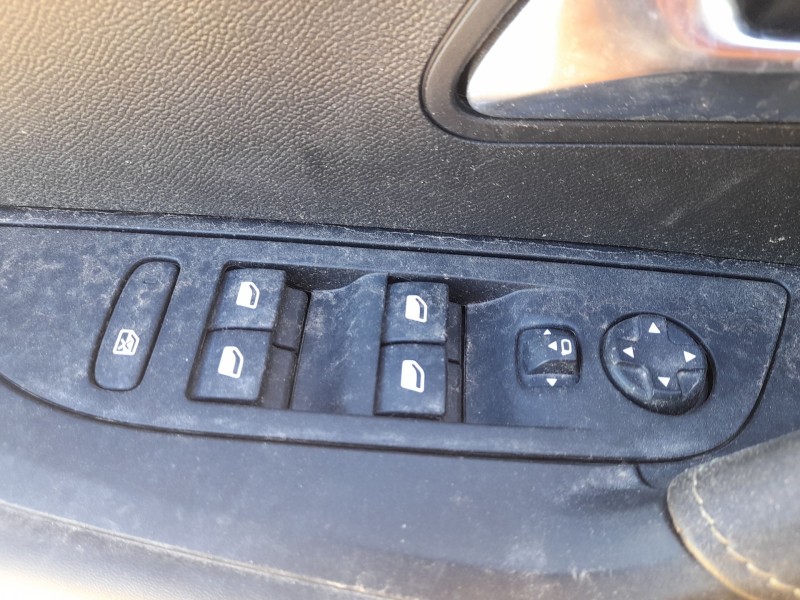 Recambio de mando elevalunas delantero izquierdo para peugeot 2008 ii (ud_, us_, uy_, uj_, ur_, uc_) 1.2 puretech 130 referencia