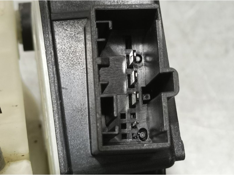 Recambio de elevalunas trasero derecho para volkswagen polo advance referencia OEM IAM 2G6839462C  ELECTRICO 5 PINS