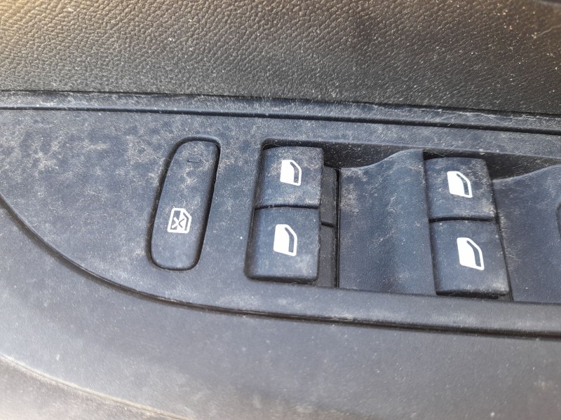 Recambio de mando elevalunas delantero izquierdo para peugeot 2008 ii (ud_, us_, uy_, uj_, ur_, uc_) 1.2 puretech 130 referencia