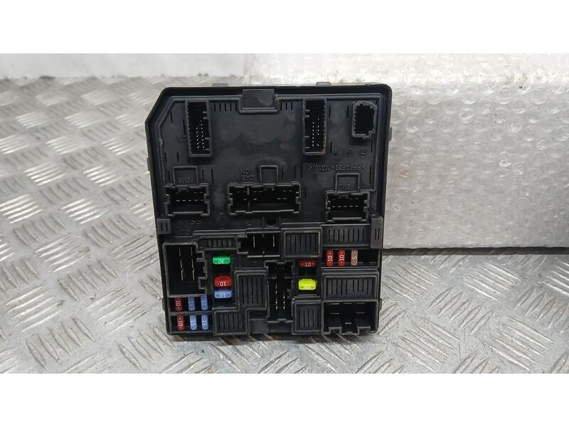 Recambio de caja reles / fusibles para nissan qashqai ii (j11, j11_) 1.2 dig-t referencia OEM IAM 284B75NA2A  4196600518