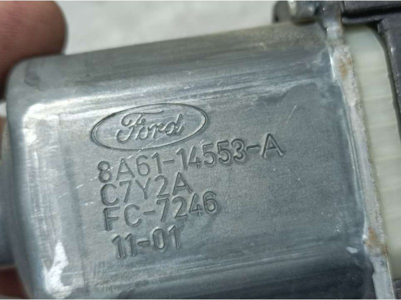 Recambio de motor elevalunas delantero derecho para ford fiesta (cb1) titanium referencia OEM IAM 8A6114553A 0130822407 BOSCH