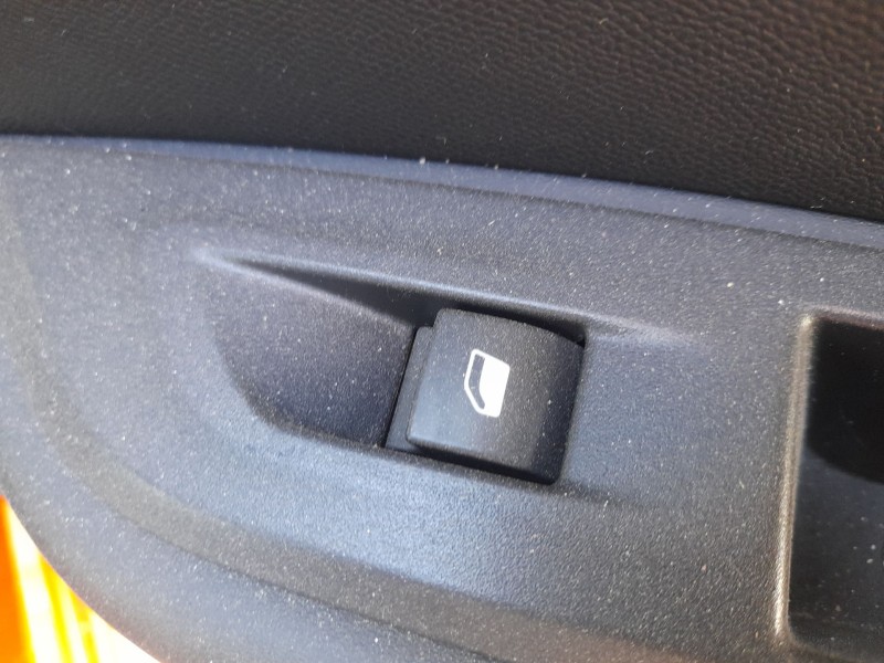 Recambio de mando elevalunas trasero derecho para peugeot 2008 ii (ud_, us_, uy_, uj_, ur_, uc_) 1.2 puretech 130 referencia OEM